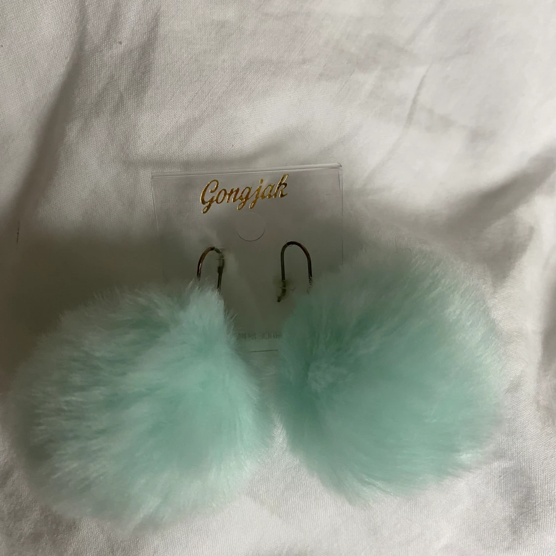 Söta fluffiga örhängen 