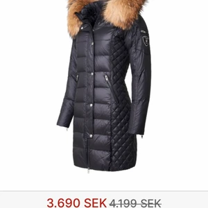 Rock and Blue Jacka - Säljer min rock and blue jack. Köptes förra vintern för 4000 men säljer för 1000 kr. Skriv privat för egna bilder!