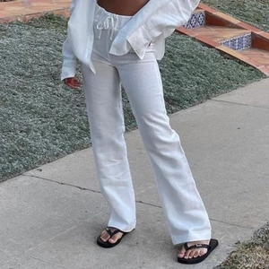 Alice stenlöf linnebyxor  - Säljer mina oanvända linnebyxor ifrån Alice Stenlöf märke i storlek S då de inte kommer till nån andvändning🤍 passar mig perfekt i längden som är 170🤍 finns kvar! 