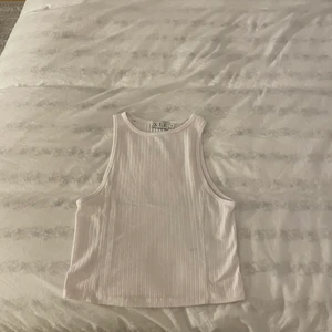 Topp  - Vit topp i relativt bra skick. 