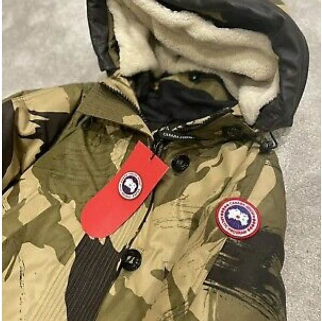 CANADA GOOSE Camo JACKA “ MYCKET OVANLIG - 90