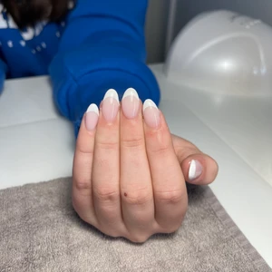 Naglar - Har nu börjat göra naglar, både gellack och förlängning med gelé! Ni hittar mig i Göteborg. Prislista finns på min instagram Använder mig av Semilacs produkter @nailsby_nellie🥰