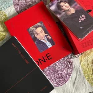 Bts On:e DVD - Säljer då jag har dubbelt. Allting är i jättebra skick. Pris går att diskutera men jag betalade runt 800kr för det (med inkluderad frakt och tull). RM’s photocard kan man få köpa till om man skulle vilja det. OBS! Det ingår inte i utropspriset. 66kr spårbar frakt 💗