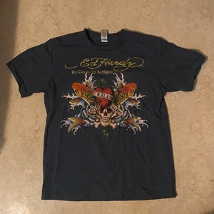 Ed Hardy T-shirt - Stl: L (tycker det är en M)