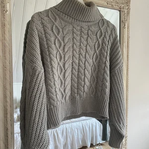 Grå Stickad. - Grå stickad tröja från Brave Soul i storlek M. Fint skick och nästan aldrig använd.🤍