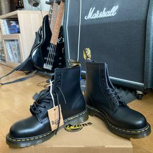 Never worn dr martens leather boots, UK6.5, EU40