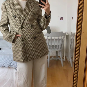 Höst kavaj !!! - Superfin kavaj köpt i våras på ginatricot men inte hunnit använda mer än ett par gånger !!! 💛 väldigt fin passform (skulle nog säga att den är något mer gul än vad bilderna visar )