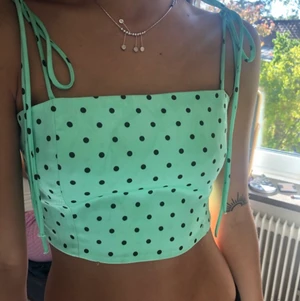 Prickigt linne - Knappt använd för jag växte ur den men välodgt söt topp💕