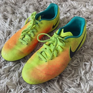 Fotbollssko Nike stl. 36 - Fotbollssko i stl. 36, Nike. Okej skick.
