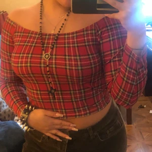 tröja - Jätte cool tröja som e köpt på beyond retro för 150kr i storlek s/m frakt 49