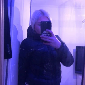 Peak performance jacka, Storlek S - Nytt skick, inte använt så mycket, superfin och skön att ha nu till vinter ☺️