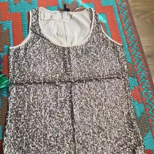 Linen - Fint linne med glitter. 50kr plus frak ny skick 