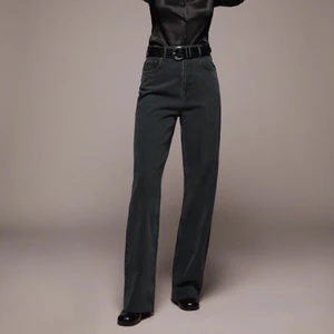 Zara jeans - Svartgrå från Zara. Aldrig använda. 200kr eller högsta bud.💓köparen står för frakt. 