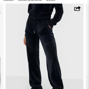 Juicy couture - Säljer dessa jätte fina byxor pga att dom var tyvärr för små, kom privat för mer information och bilder😄 kan även bytas till en M.