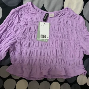 Croptop lila - Fin lila croptop som är helt ny med prislapp kvar 