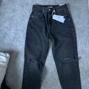 Sprillans nya svarta jeans - Jeans:Vintage high waist jeans.               Dessa jeans är från gina tricot och är helt nya!