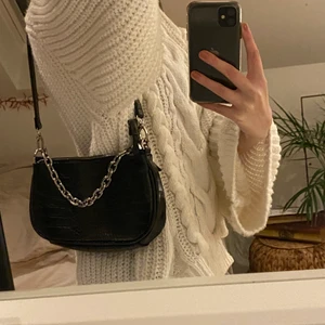 Väska  - Dunder Cool väska från ASOS i bra skick.💞 Köpate står för frakt!! 