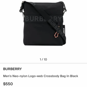 Burberry Axelväska  - En äkta burberry axelväska köpt från ”modesens” den är använd några månader men är ändå i fint skick , tyvärr finns inget kvitto därmed det billiga priset. (Äkta)