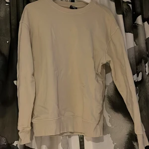Zara tröja - Beige Zara tröja i storlek S. Du står för frakt, pris kan diskuteras 