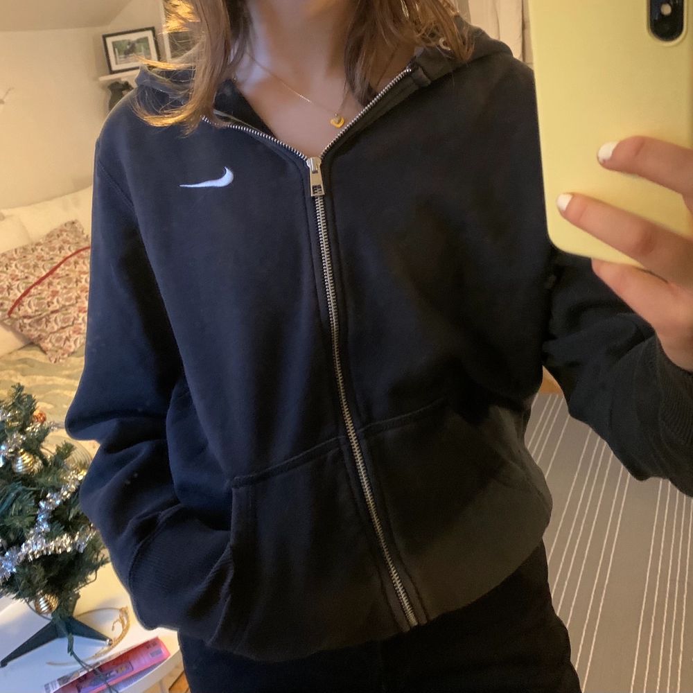 Svart Nike zip up hoodie | Plick Second Hand