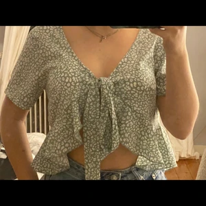 Shine  - Säljer denna supper fina topp som inte riktigt är min smak aldrig använd 