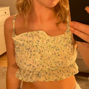 Söt topp - Jätte söt sommartopp. Aldrig använd