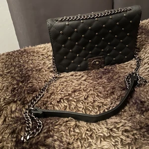 Väska - Lagom stor väska, ny skick. 