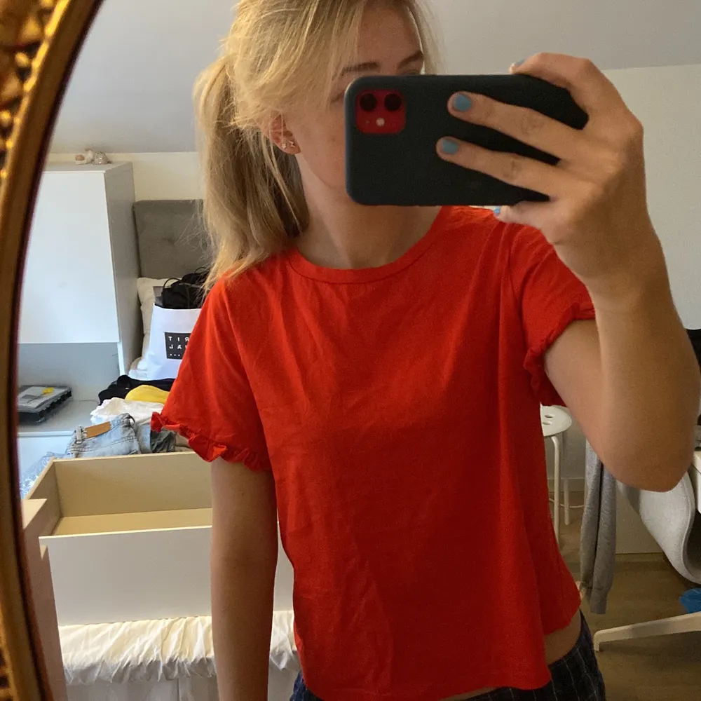 Fin röd topp❤️den är i storlek s❤️. T-shirts.