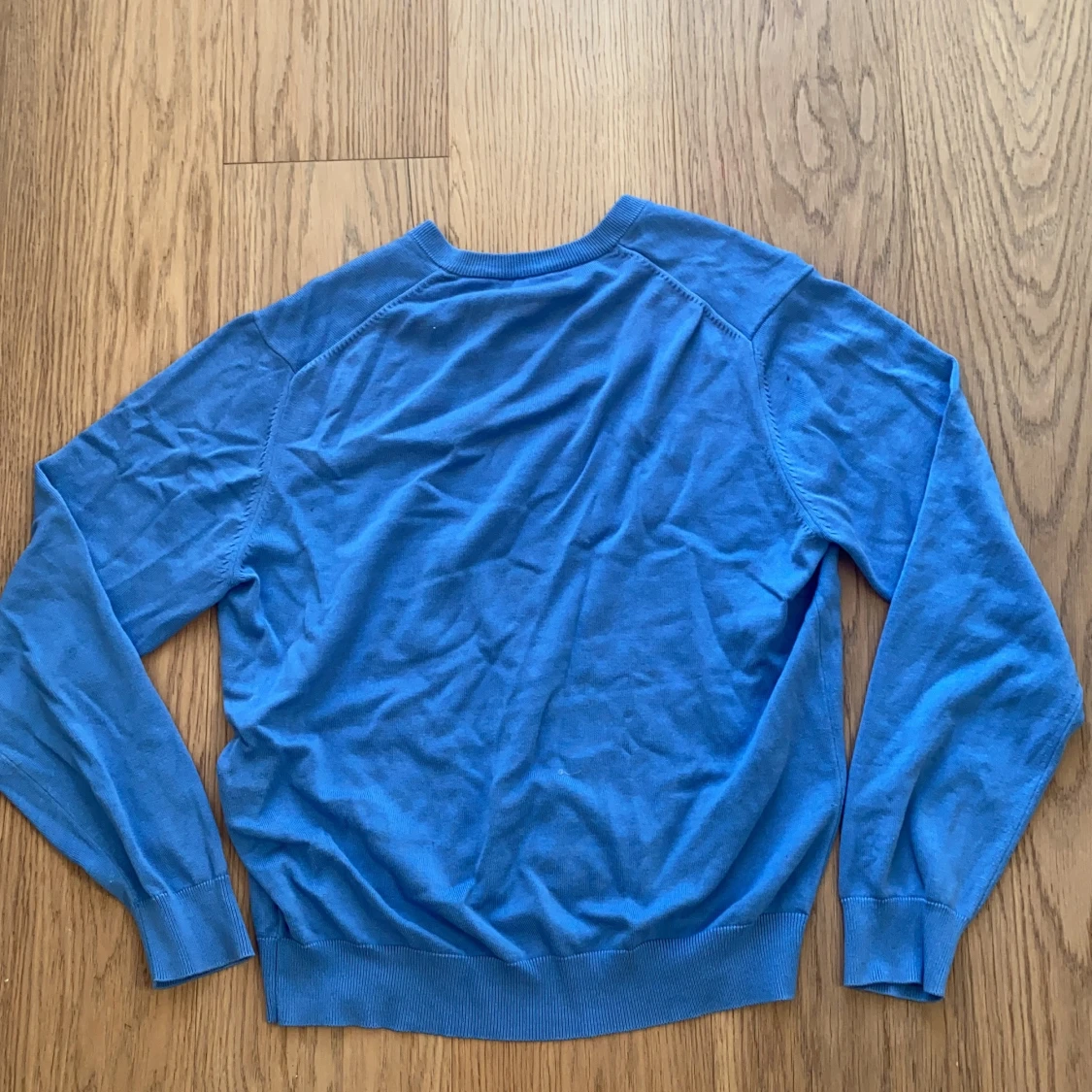 V-ringad tröja  - 90