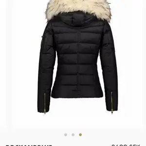 Hej vill sälja min jacka, har använt den två vintrar. Storlek S (36). 