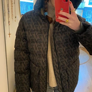 Zadig & Voltaire jacka  - Helt ny aldrig använd/ slutsåld, fick den i julklapp men va inte helt min stil! ❤️ Köpt för: 4600 