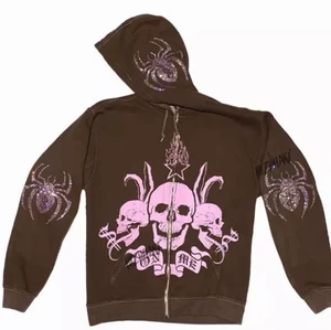 s-m - väljer att sälja en jätte snygg hoodie, då jag beställde flera, passar alla i stl s/m och är i mjuk. bilder är lånade. skriv om ni har frågor eller vill se mer bilder.