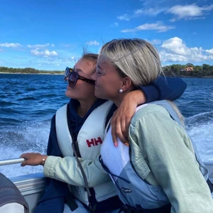 Jeansjacka Gintricot - Jättefin MINTGRÖN (se första bilden för färg) jenasjacka från Ginatricot, använd förra sommaren endast några få gånger, ser ut som ny. Är en S men passar även Xs och M 