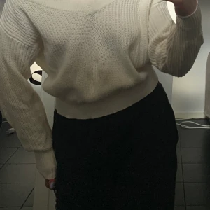 Vit stickad tröja  - En mysig tröja till en sen sommarkväll eller kall höstdag 