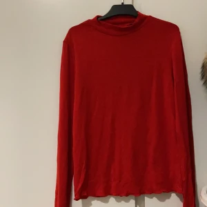 Röd tröja❣️ - Röd tröja,perfekt till våren ❣️