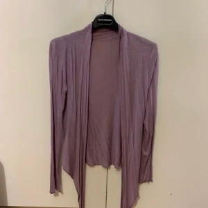 Kofta i storlek s - Kofta i storlek s, fin skick, finns hämta i Stockholm, kan även skicka via post