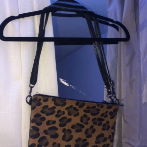 Väska - En jätte fin väska som är i super bra skick och nästan aldrig använd.