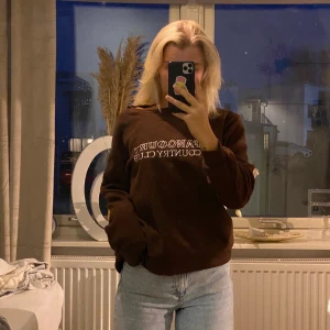 Brun tjocktröja - Brun ”Teddy” tjocktröja med tryck stolek s