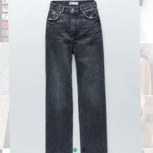 Zara 90s full length  - De vanliga gråa zara jeansen, bra skick och priset kan diskuteras. Avklippta och passar nån runt 170