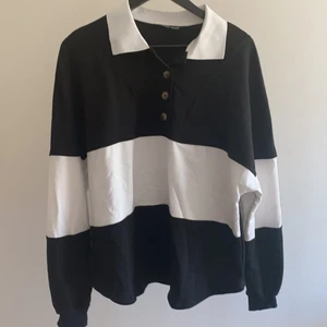 Trendig Sweatshirt  - Superfin sweatshirt i vintage stil. Tröjan är inköpt i höstas men har aldrig kommit till användning då den inte riktigt är min stil. 