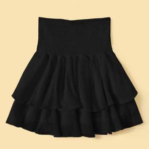 Svart kjol ifrån shein. Är för liten för mig (inte min bild). Aldrig andvänd. Den är liten i storleken