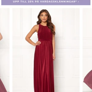 Klänning  - Säljer denna supersnygga balklänning som är gjort av ett otroligt skönt och snyggt material. Har aldrig haft chansen att använda den tyvärr. Helt oanvänd!! Köpt på bubbleroom men går inte att köpa längre 💕