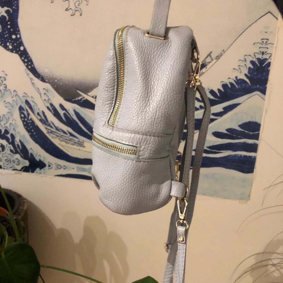 Skinnväska som är ljusblå  - 91