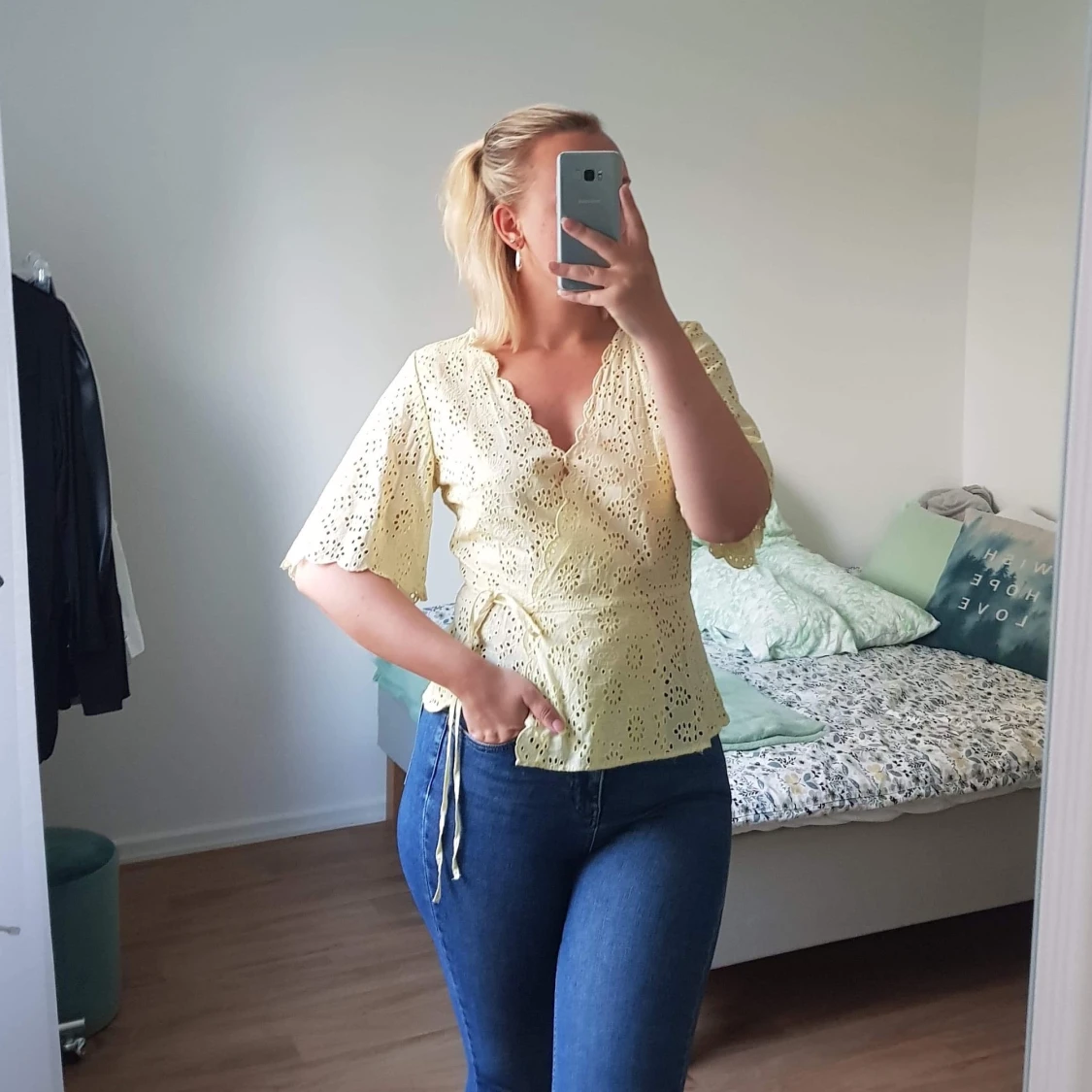 H&M BRODERIE BLUS