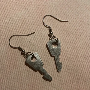 Örhängen - Hemmagjorda i formen av nycklar, aldrig använda!
