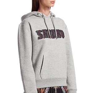 Sandro Paris hoodie  - Jättesnygg hoodie från Sandro Paris. Väldigt bra skick förutom att några nitar trillat av kring texten. Nypris är närmare 2200kr. 