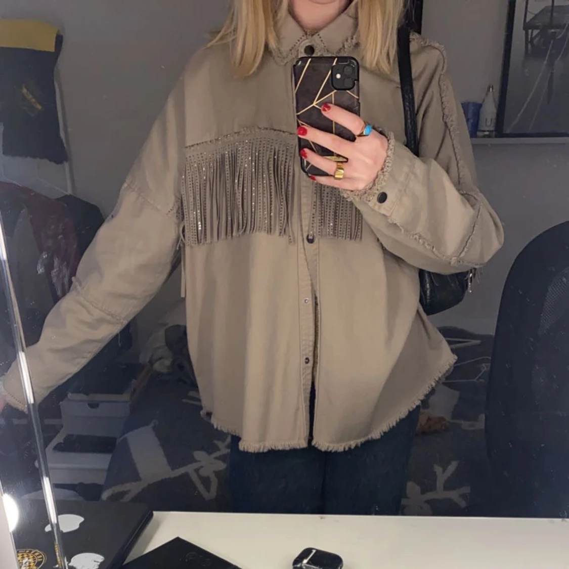 Jacka med glasiga fransar zara