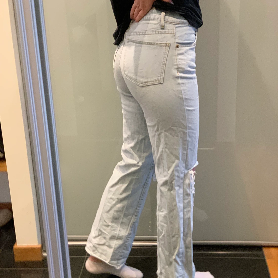 Jeans med hål strl S - 90