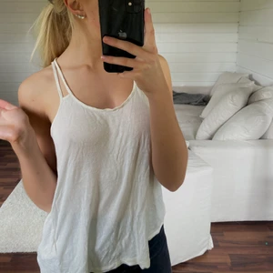 Linne - Enkelt vitt linne med superfin rygg!💓 Storlek XS/S
