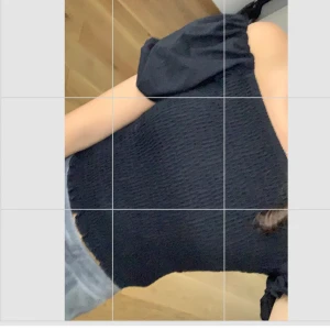 Top från Ginatrickot strl S/M - Svart top från Ginatrickot 🖤 knappt använt, den är i helt ny skick🖤 Den är strl M men funkar som S också 🖤